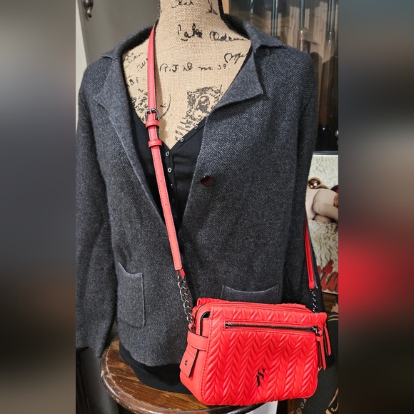 Vera Wang Faux Leather crossbody purse - Picture 2 of 8